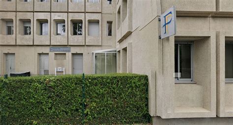 Service des impôts des particuliers du centre des finances .